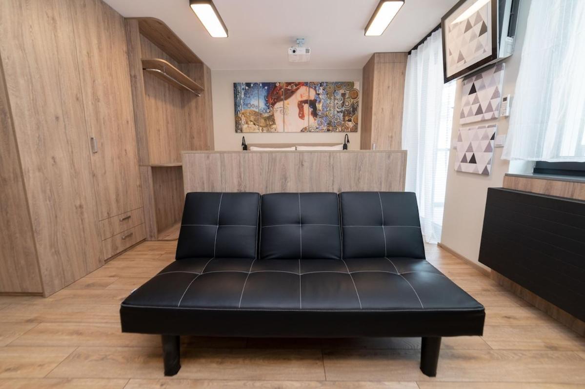 Apartment With Projector And Balcony Between Main Square And Kazimierz Quarter Krakau