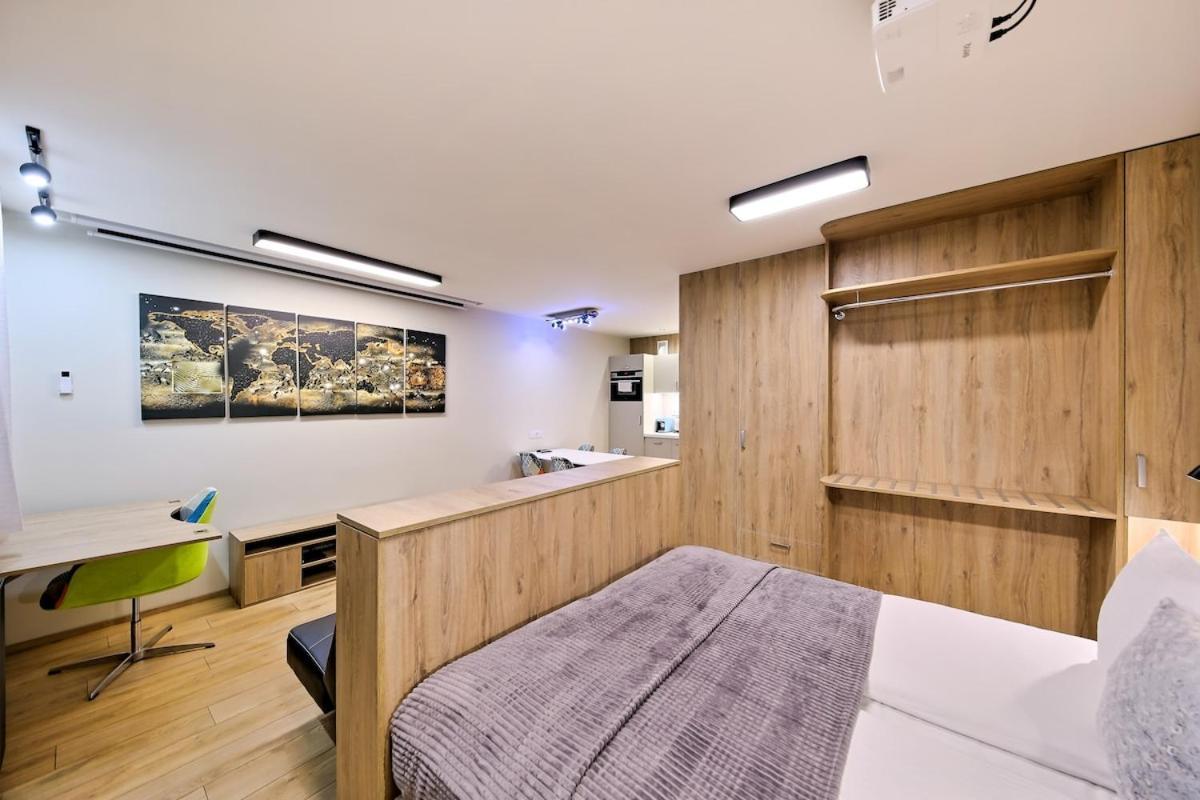 With Projector And Balcony Between Main Square And Kazimierz Quarter Apartment