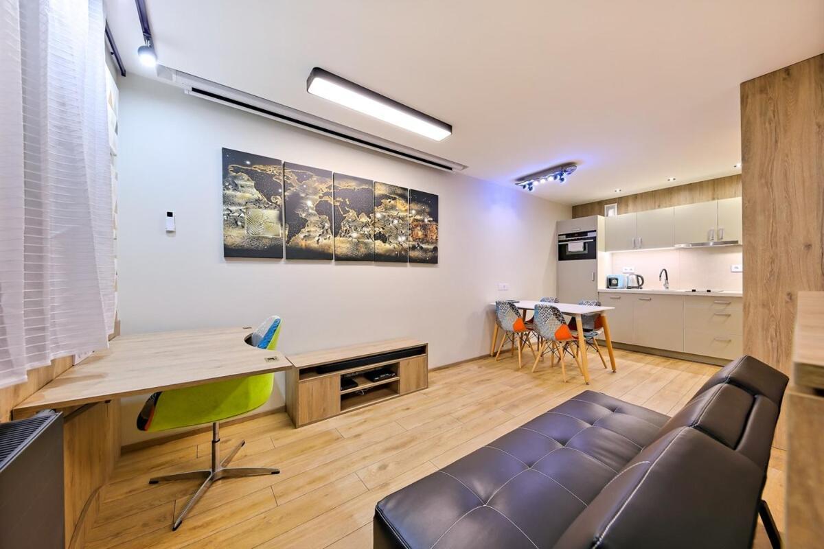 Apartment With Projector And Balcony Between Main Square And Kazimierz Quarter Krakau