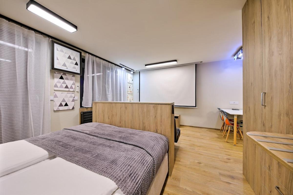 With Projector And Balcony Between Main Square And Kazimierz Quarter Apartment Krakau